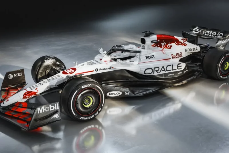 Red Bull revoluciona su decoración para el GP de Japón con un homenaje a Honda