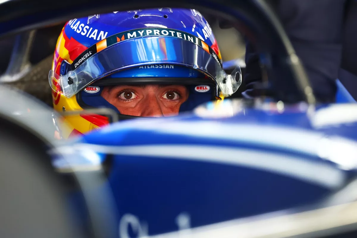 Sainz, multado por la FIA en Suzuka pese a sufrir problemas estomacales